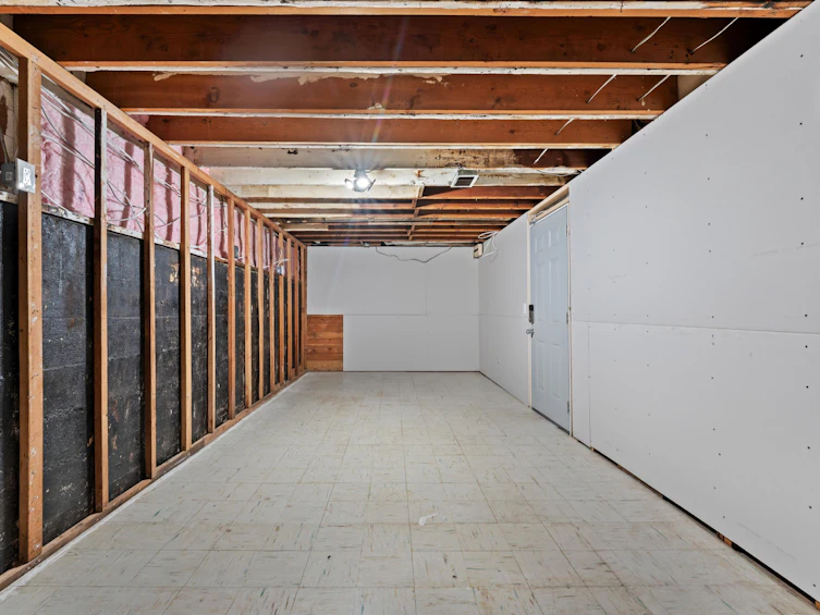3605 Oxford Street, Vancouver, BC, V5K 1P4 - 22
