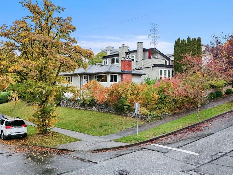 3605 Oxford Street, Vancouver, BC, V5K 1P4 - 32