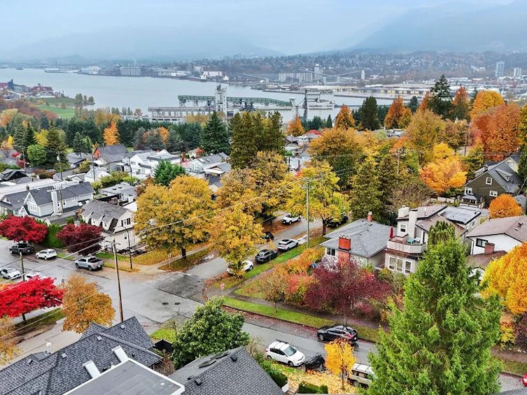 3605 Oxford Street, Vancouver, BC, V5K 1P4 - 2
