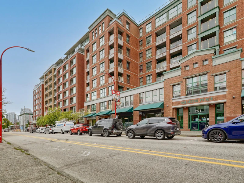 516 - 221 Union Street, Vancouver BC V6A 0B4