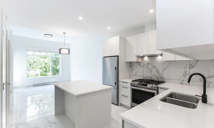 109-5415 Brydon Crescent