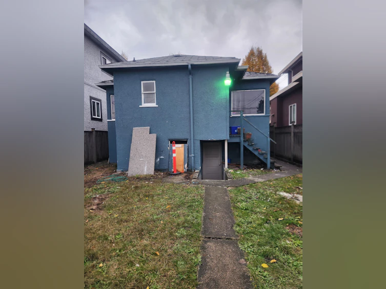 266 E 49th Avenue, Vancouver, BC, V5W 2G5 - 2