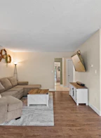 86 1050 Premier Street