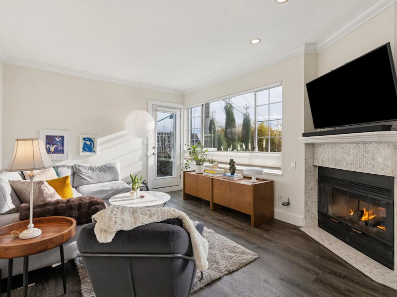101 - 2440 Haywood Avenue, West Vancouver BC V7V 1Y1
