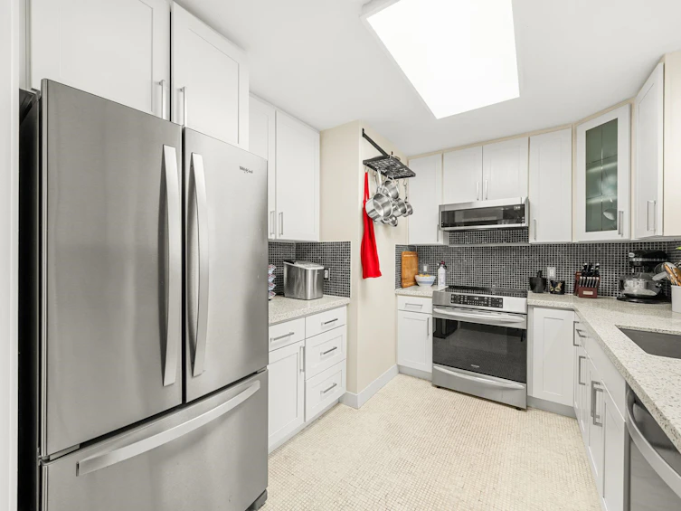 7-11875 210 Street, Maple Ridge, BC, V2X 7P3 - 11