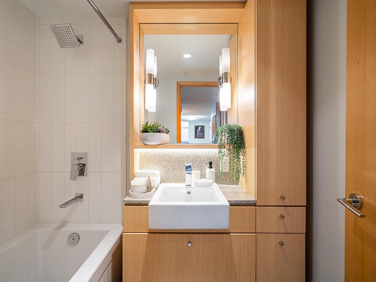 2706-13495 Central Avenue, Surrey, BC, V3T 0K2 - 23