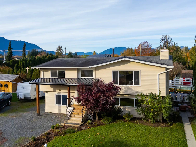 42575 Devon Avenue, Chilliwack, BC, V2R 5C7 - 2