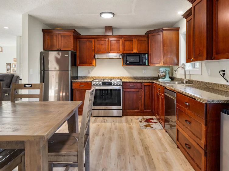 42575 Devon Avenue, Chilliwack, BC, V2R 5C7 - 8