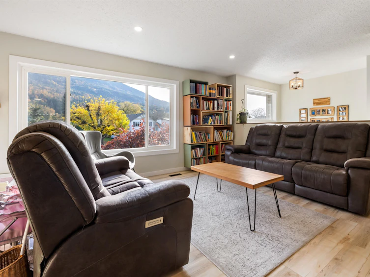 42575 Devon Avenue, Chilliwack, BC, V2R 5C7 - 6