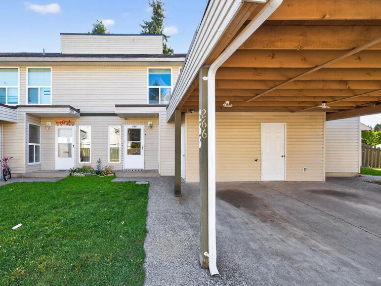 266-32550 Maclure Road, Abbotsford, BC, V2T 4N3