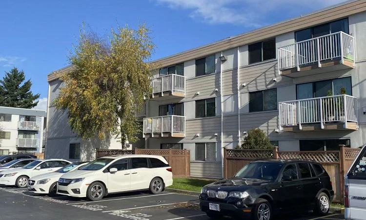 308-7280 Lindsay Road