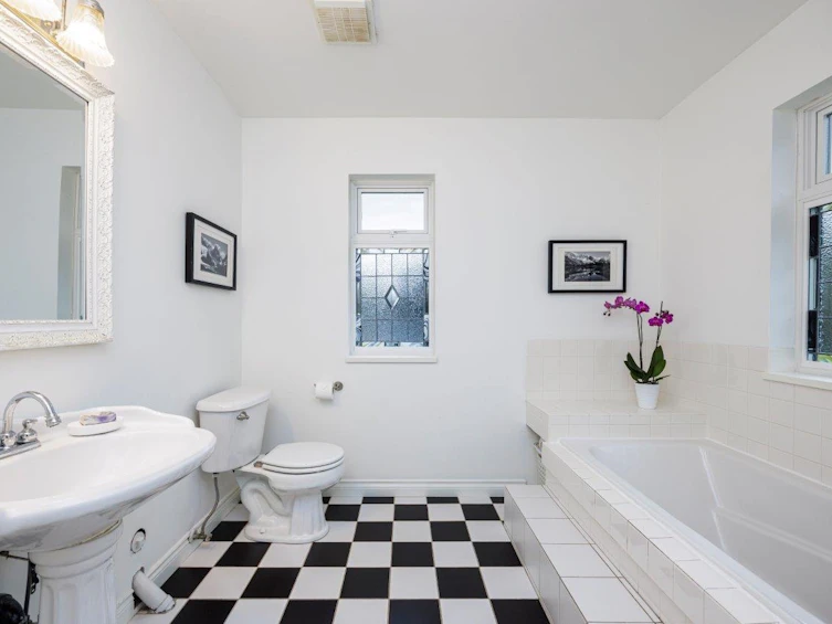 1806 Deep Cove Road, North Vancouver, BC, V7G 1S6 - 24