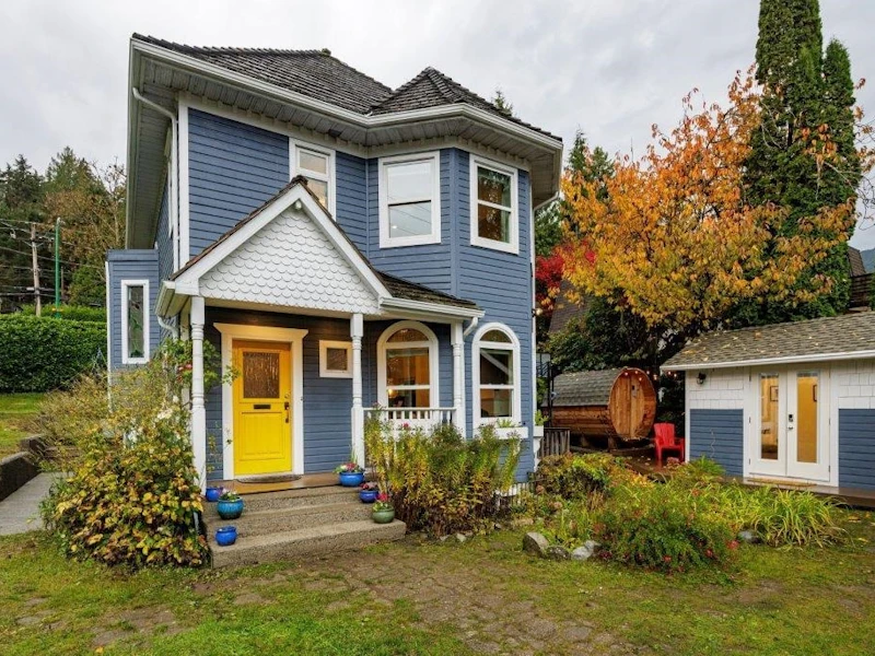1806 Deep Cove Road, North Vancouver BC V7G 1S6