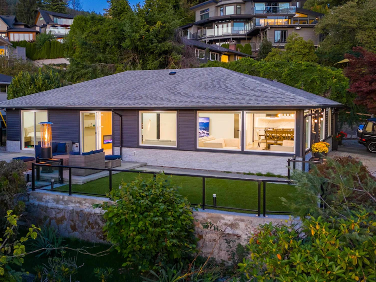 3812 Dalkeith Drive, North Vancouver, BC, V7N 3N6 - 2