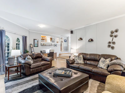 11193 284 Street - 3