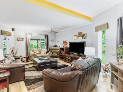 11193 284 Street - 2