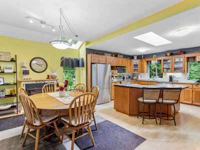 11193 284 Street - 4