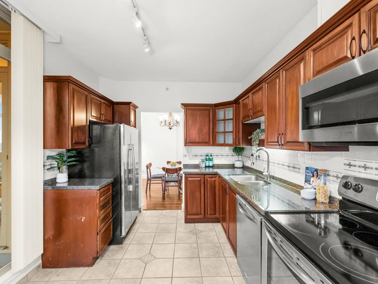 1201-160 W Keith Road, North Vancouver, BC, V7M 3M2 - 9