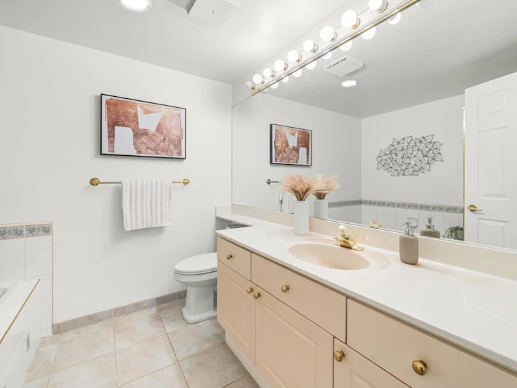 1201-160 W Keith Road, North Vancouver, BC, V7M 3M2 - 20