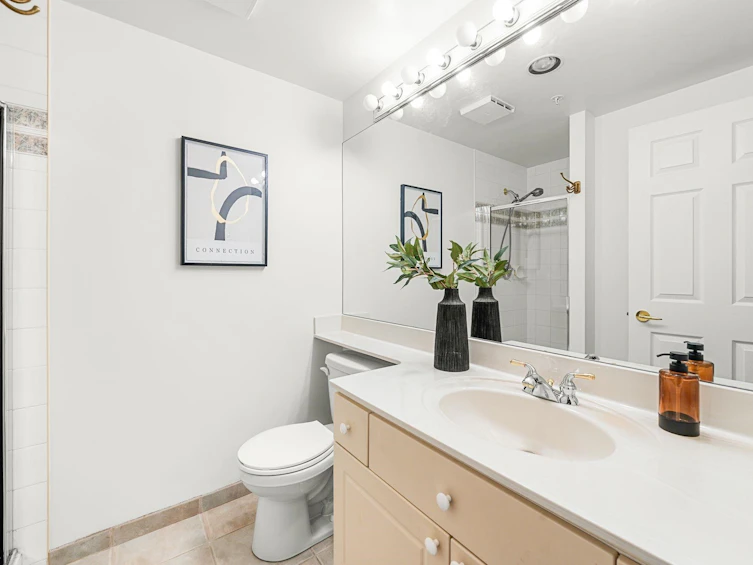 1201-160 W Keith Road, North Vancouver, BC, V7M 3M2 - 22
