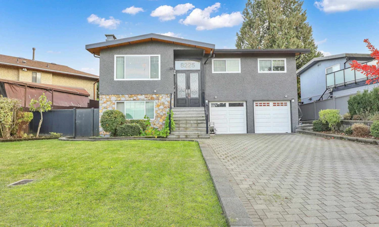 8225 NW Burnfield Crescent