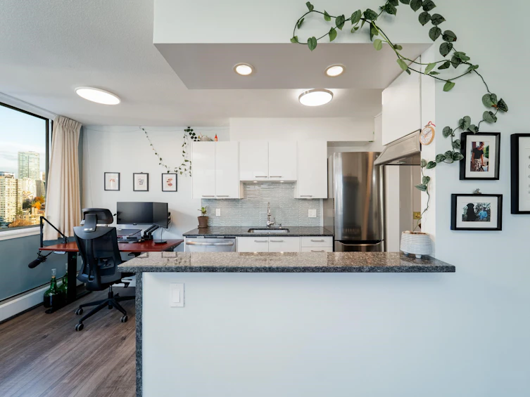 2004-1251 Cardero Street, Vancouver, BC, V6G 2H9 - 11