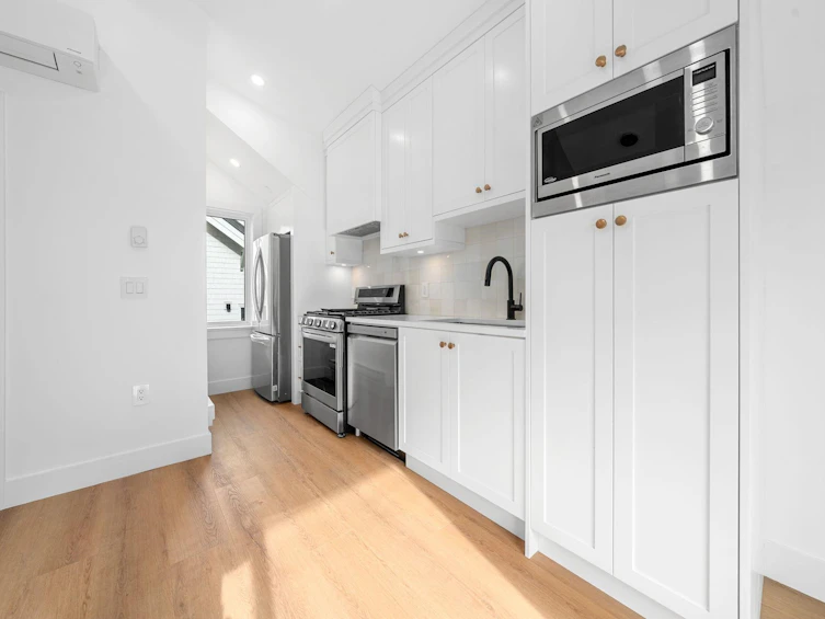 2526 Mcgill Street, Vancouver, BC, V5K 1H1 - 11