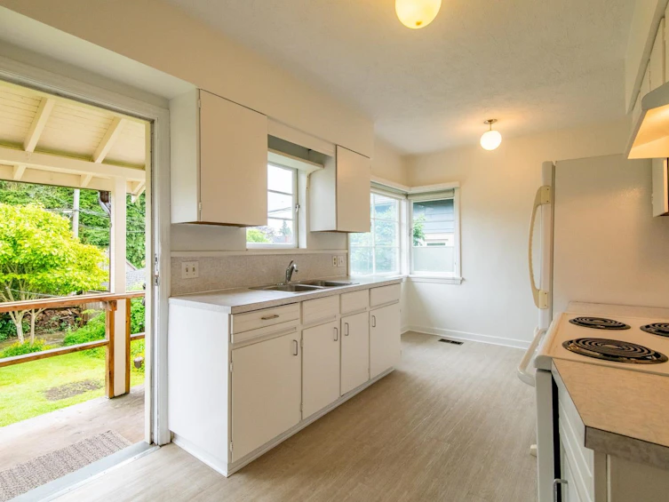 2960 W 41st Avenue, Vancouver, BC, V6N 3C7 - 5