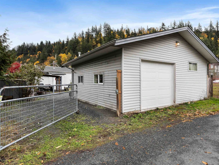 5491 Viola Street, Chilliwack, BC, V2R 3M6 - 5