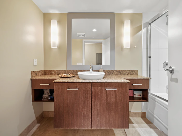 805-683 W Victoria Park, North Vancouver, BC, V7M 0A2 - 32