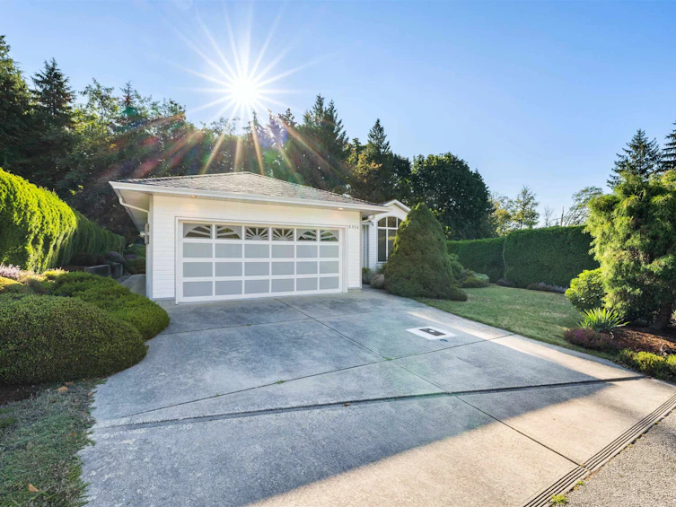 6114 S Gale Avenue, Sechelt, BC, V7Z 0P9 - 2