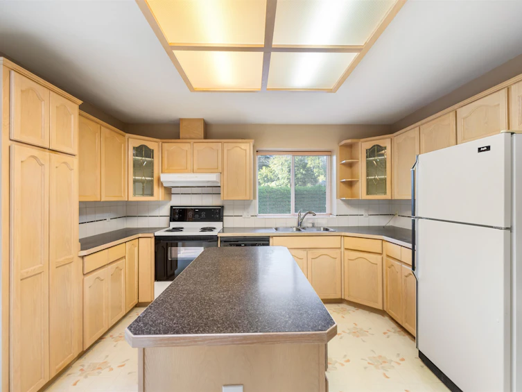 6114 S Gale Avenue, Sechelt, BC, V7Z 0P9 - 16