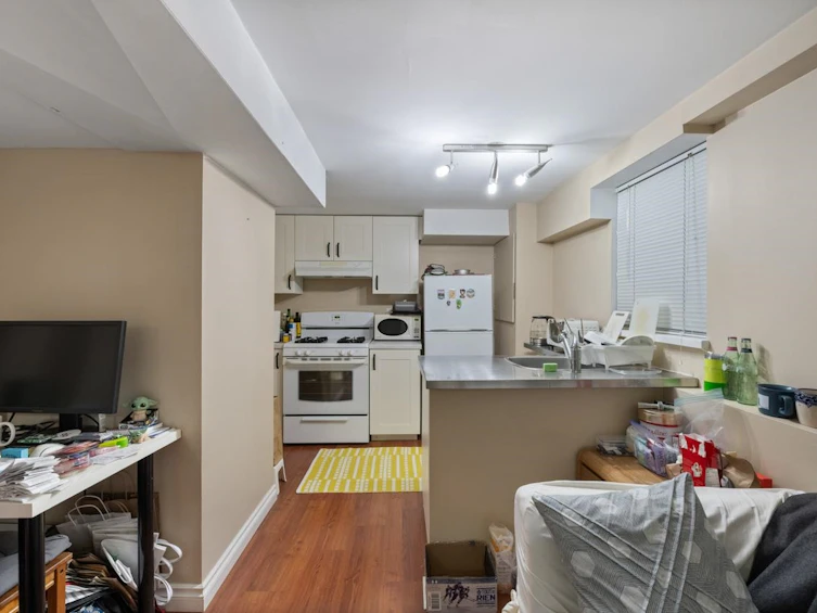 31 W 11th Avenue, Vancouver, BC, V5Y 1S6 - 33