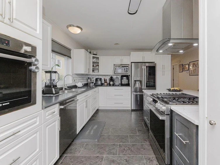 740 Hillcrest Road, Gibsons, BC, V0N 1V9 - 7