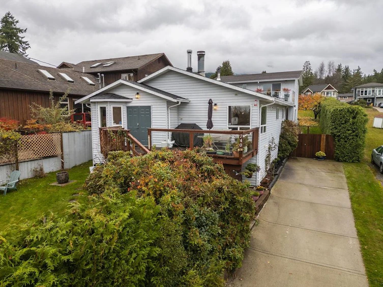 740 Hillcrest Road, Gibsons, BC, V0N 1V9