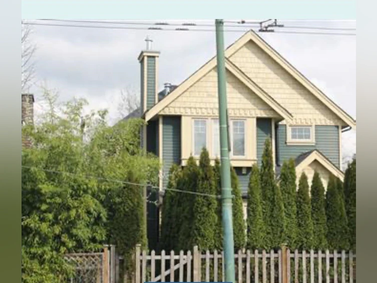 1943 E Broadway, Vancouver, BC, V5N 1W4