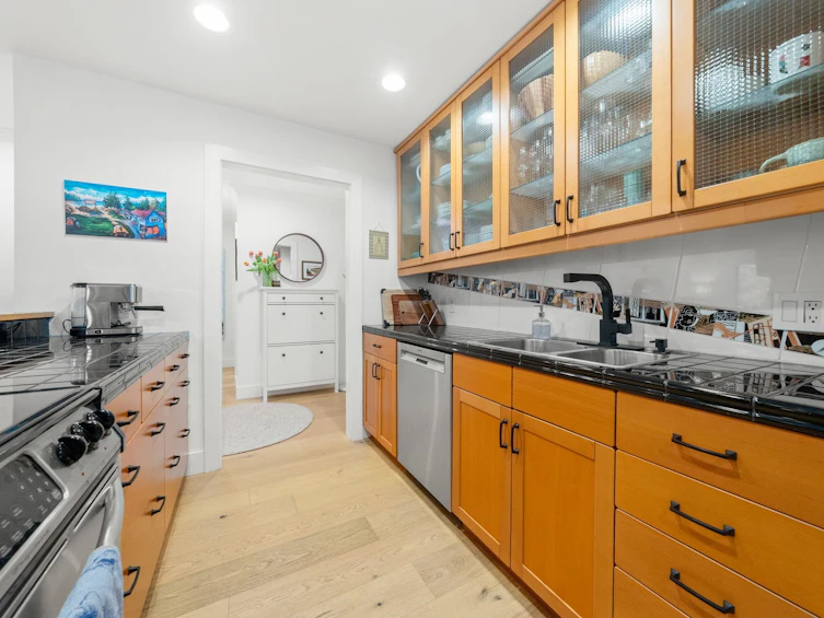 201-1130 W 13th Avenue, Vancouver, BC, V6H 1N3 - 12