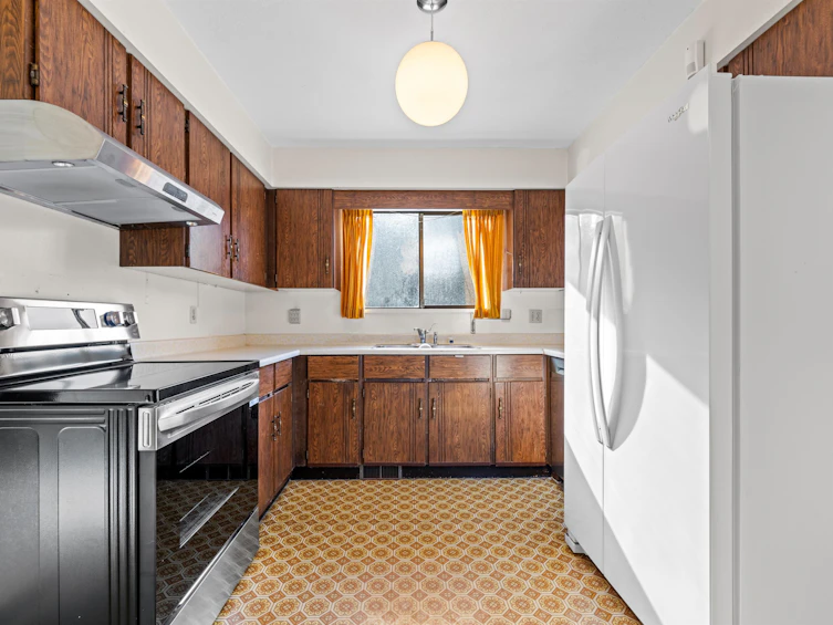 1006 Hendecourt Road, North Vancouver, BC, V7K 2W9 - 2