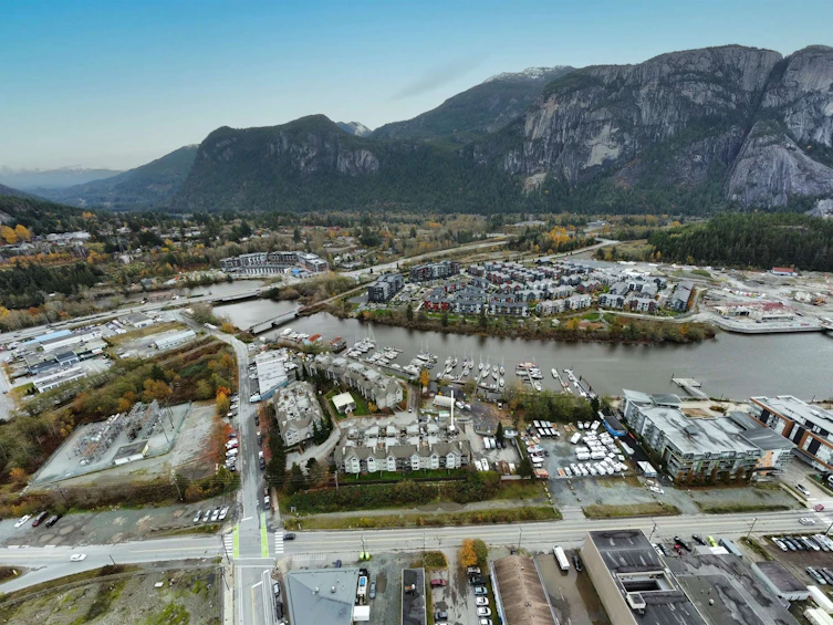301-1466 Pemberton Avenue, Squamish, BC, V0N 3G0