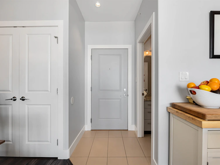 421-2970 King George Boulevard, Surrey, BC, V4P 0E6 - 2