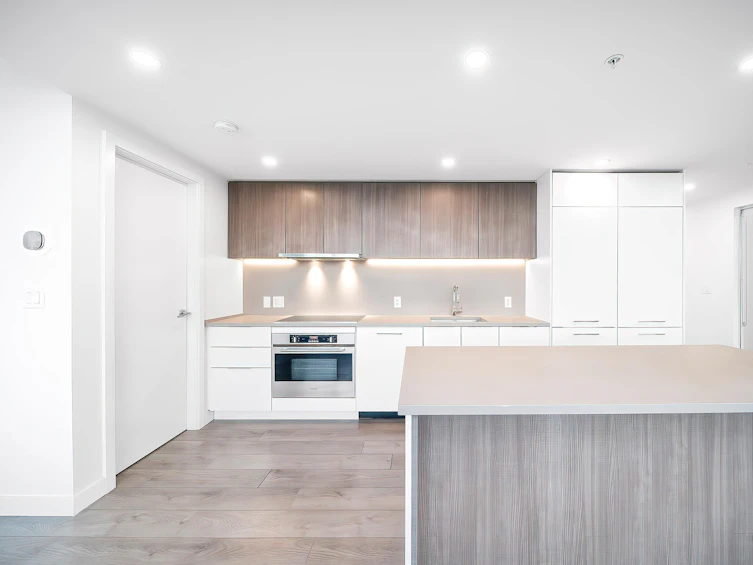 801-13318 104 Avenue, Surrey, BC, V3T 0R2 - 8