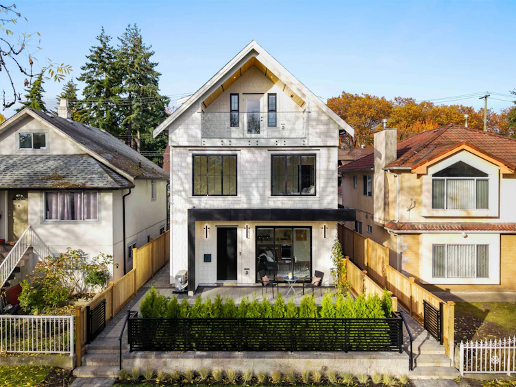 1-3429 Napier Street, Vancouver, BC, V5K 2X5