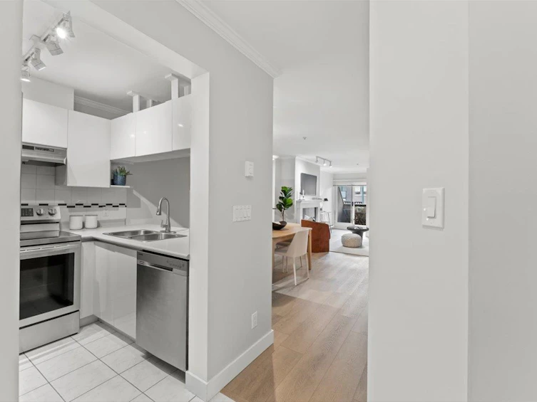 205-3638 W Broadway, Vancouver, BC, V6R 2B7 - 10