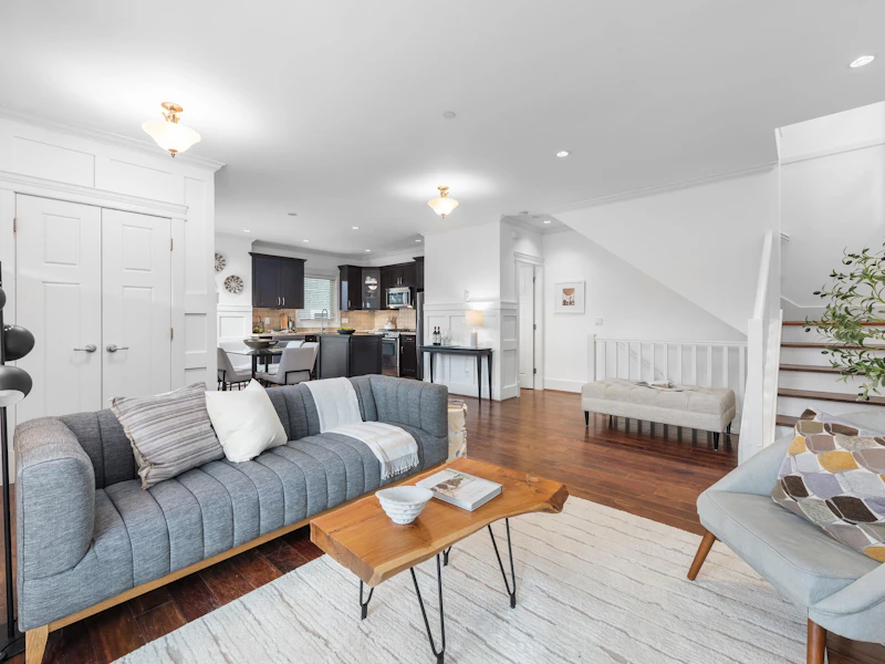 2525 W 7th Avenue, Vancouver BC V6K 1Y8