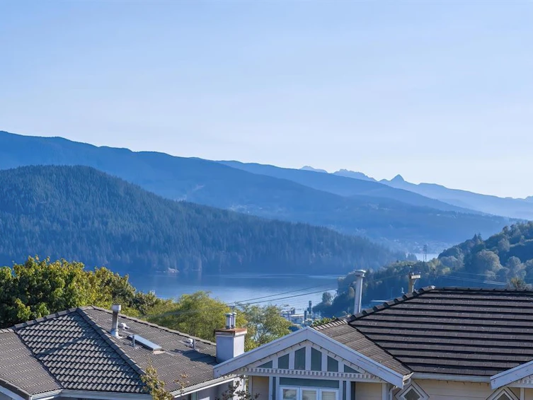 24 Warwick Avenue, Burnaby, BC, V5B 3X3 - 2