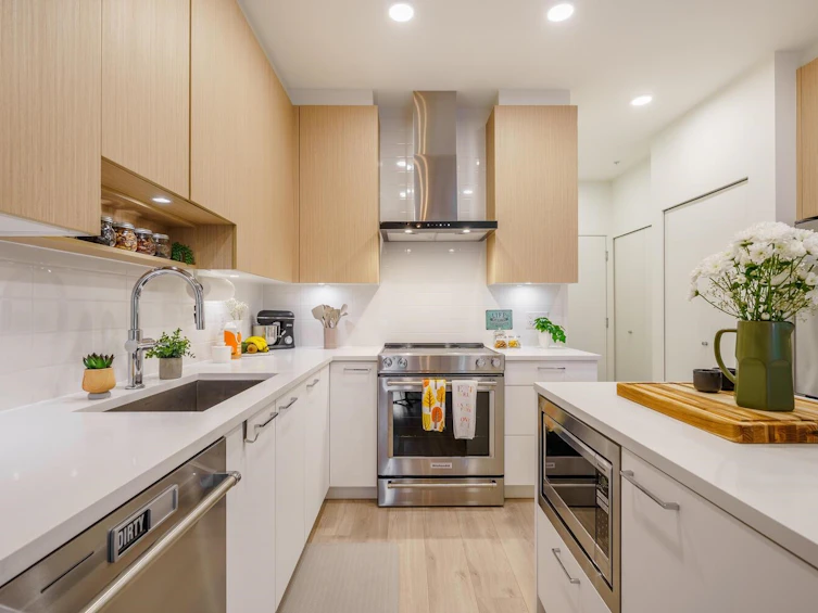 313-7588 16th Street, Burnaby, BC, V3N 0H8 - 8