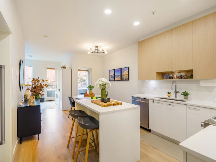 313-7588 16th Street, Burnaby, BC, V3N 0H8 - 3