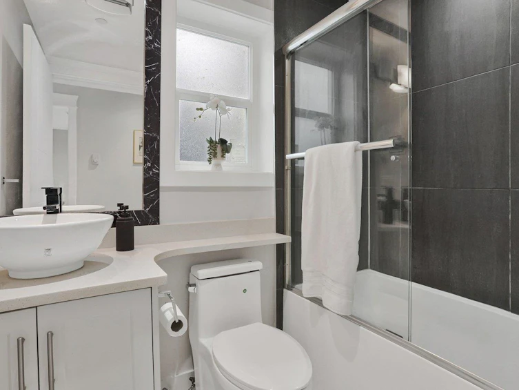 1018 E 24th Avenue, Vancouver, BC, V5V 2B1 - 15