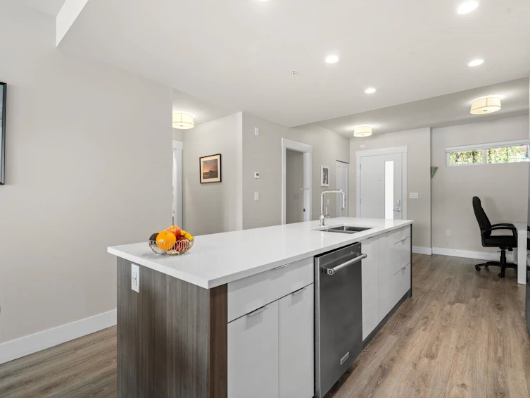 302-1496 Charlotte Road, North Vancouver, BC, V7J 0C9 - 9