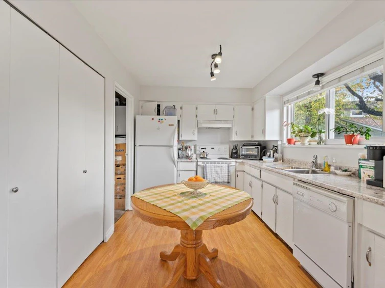 19412 62 Avenue, Surrey, BC, V3S 7L4 - 23
